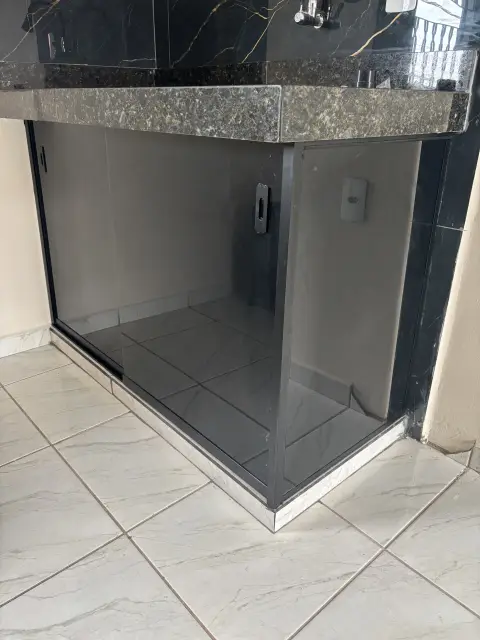 Fechamento de bancada de banheiro em vidro - Prime Vidro Barretos